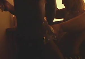 video amador Casal metendo gostoso no sofá da casa